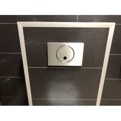 Электронная панель с бесконтактным смывом Sigma10 в комплекте с инсталляцией для унитаза