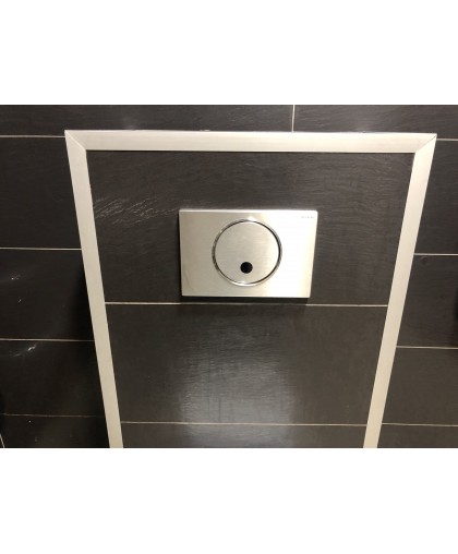 Электронная панель с бесконтактным смывом Sigma10 в комплекте с инсталляцией для унитаза